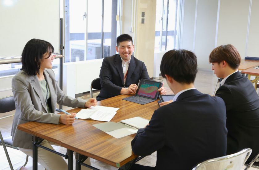 会議をしている写真